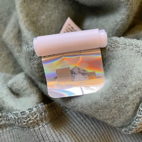 The North Face Women’s Half Dome Hoodie Luxe - Picture 6 of 6